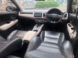 Honda HR-V 1.8L Prestige 2015 Hitam 8