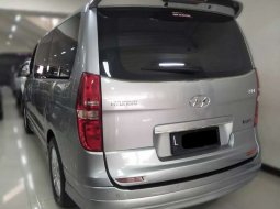 Mobil Hyundai H-1 2015 XG terbaik di Jawa Timur 9