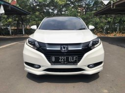 Honda HR-V Prestige Putih 2