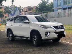 Toyota Fortuner 2.4 VRZ AT 2018 Putih 2