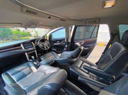 Mobil Toyota Venturer 2017 dijual, DKI Jakarta 12