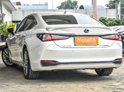 Lexus ES 300h 2019 Putih 7