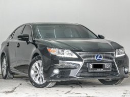 Lexus ES 300h 2014 Hitam 1