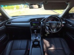 Jual cepat Honda Civic ES Prestige 2017 di Banten 4
