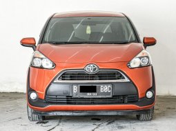 Toyota Sienta V 2017 1