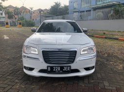 CHRYSLER 300C PENTASTAR 3.6 PUTIH 2013 2