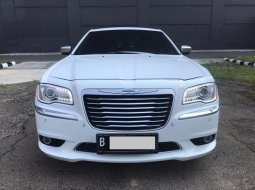 Chrysler 300C PENTASTAR 3.6 At 2013 Putih 1