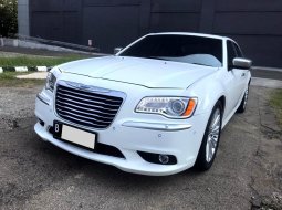 Chrysler 300C PENTASTAR 3.6 At 2013 Putih 2