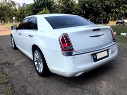 Chrysler 300C PENTASTAR 3.6 At 2013 Putih 5