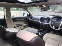 Chrysler 300C PENTASTAR 3.6 At 2013 Putih 7