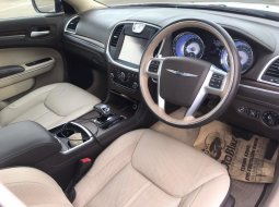 Chrysler 300C PENTASTAR 3.6 At 2013 Putih 8