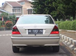 Mobil Infiniti M 1998 terbaik di Jawa Barat 2