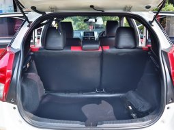 Toyota Yaris S 2016 Hatchback 9