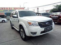 Ford Everest XLT 2010 Putih 2