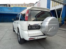 Ford Everest XLT 2010 Putih 5