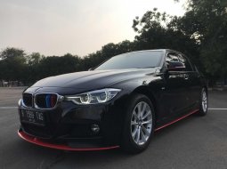 BMW 3 Series 320i Sport 2017 Hitam 10