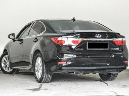 Lexus ES 300h AT 2014 Sedan 2