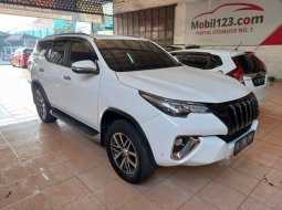 Toyota Fortuner 2.4 VRZ AT 2017 Putih 8