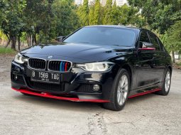 BMW 3 Series 320i Sport 2017 Hitam 1