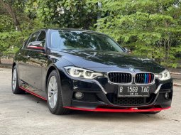 BMW 3 Series 320i Sport 2017 Hitam 2