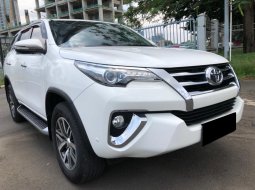 Toyota Fortuner 2.4 VRZ AT 2018 Putih 3
