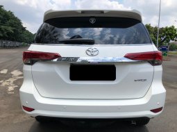 Toyota Fortuner 2.4 VRZ AT 2018 Putih 4