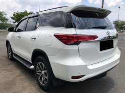 Toyota Fortuner 2.4 VRZ AT 2018 Putih 2