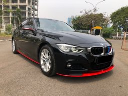 BMW 3 Series 320i 2017 Hitam 1