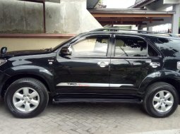 Jual mobil Toyota Fortuner 2010 murah Yogyakarta 4