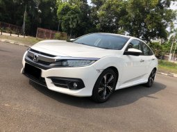 Honda Civic ES 2018 Putih 2