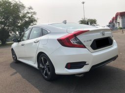 Honda Civic ES 2018 Putih 4