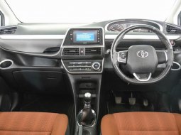 Toyota Sienta V 2017 MPV 3