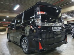 DKI Jakarta, Toyota Voxy 2018 kondisi terawat 4