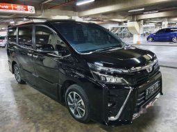 DKI Jakarta, Toyota Voxy 2018 kondisi terawat 15