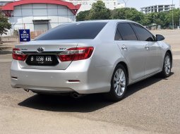 Toyota Camry V AT 2013 SILVER 2