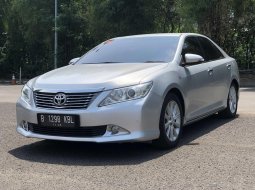 Toyota Camry V AT 2013 SILVER 3