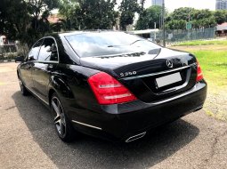 Mercedes-Benz S-Class 300 2008 Hitam 5