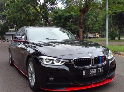 BMW 320i SPORT AT HITAM 2017 3