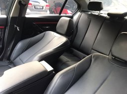 BMW 320i SPORT AT HITAM 2017 8