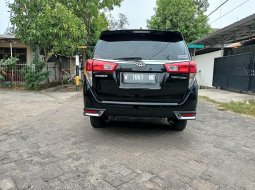 Toyota Venturer 2018 Hitam 3