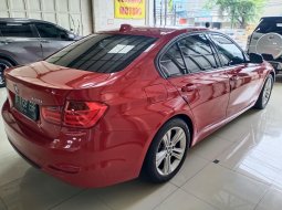 BMW 320i F30 Sporty 2.0 a/t 3