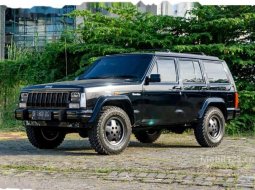 Jeep Cherokee 1995 Jawa Timur dijual dengan harga termurah 10