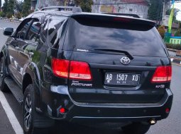Toyota Fortuner 2.7 G AT 2005 Hitam Matic 2