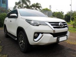 Toyota Fortuner 2.4 VRZ AT 2018 Putih 3