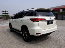 Toyota Fortuner Vrz 4x2 Diesel Automatic Tahun 2018 Warna Putih 4