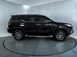 Toyota Fortuner 2.4 VRZ AT 2017 Hitam 6