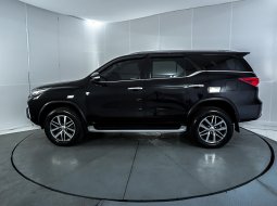 Toyota Fortuner 2.4 VRZ AT 2017 Hitam 3