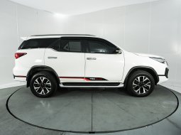 Toyota Fortuner 2.4 VRZ TRD AT 2018 Putih 6