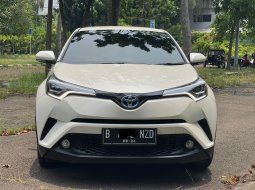 Toyota C-HR HYBIRD 2019 Putih 1