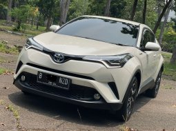 Toyota C-HR HYBIRD 2019 Putih 4